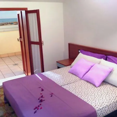 Elegant Two Story Near The ביביונה